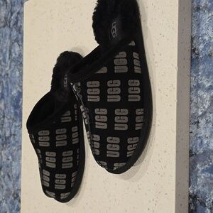 UGG Black and Gray Logo Slippers, NIB